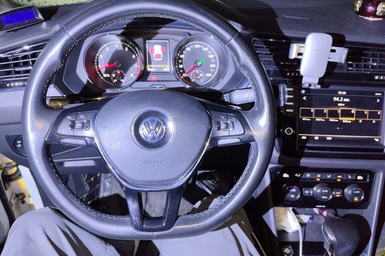 Used Volkswagen Tiguan L 2018 380TSI Automatic All-Wheel Drive Luxury Edition Steering Wheel