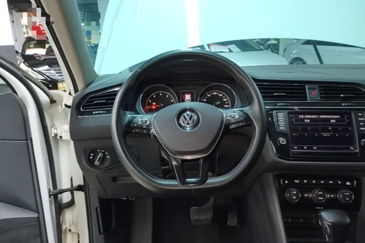 Used Volkswagen Tiguan L 2018 330TSI Automatic Two-Wheel Drive Luxury Edition Steering Wheel