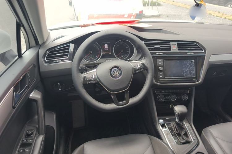 Used Volkswagen Tiguan L 2018 Facelift 330TSI Automatic Two-Wheel Drive Luxury Edition Steering Wheel