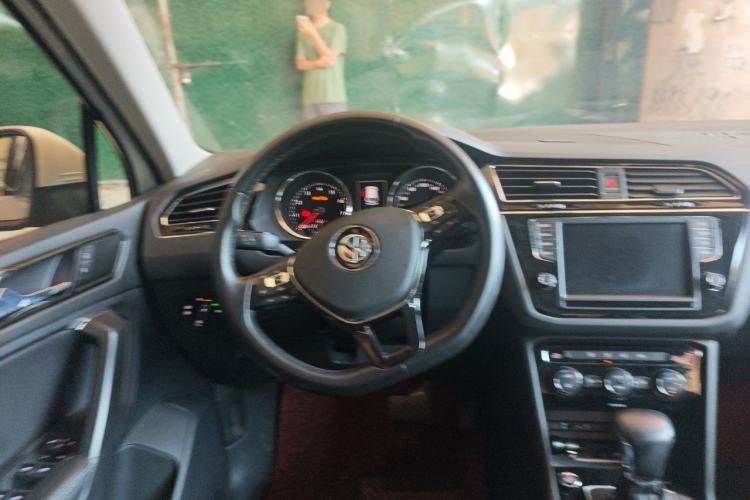 Used Volkswagen Tiguan L 2018 330TSI Automatic Two-Wheel Drive Comfort Edition Steering Wheel