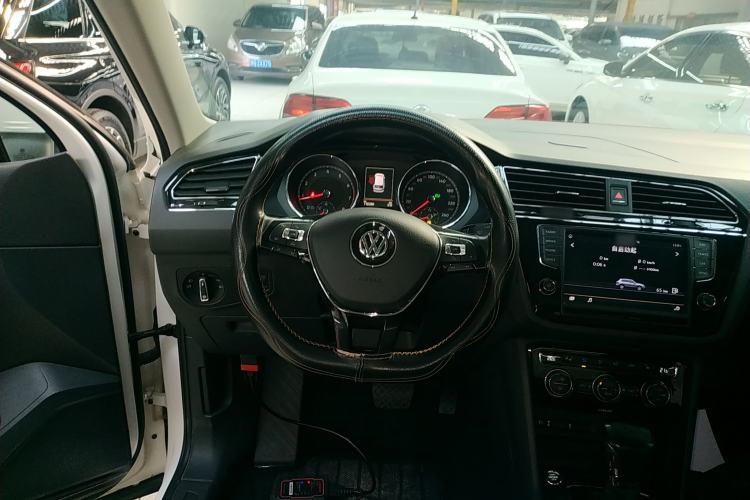Used Volkswagen Tiguan L 2018 330TSI Automatic Two-Wheel Drive Luxury Edition Steering Wheel