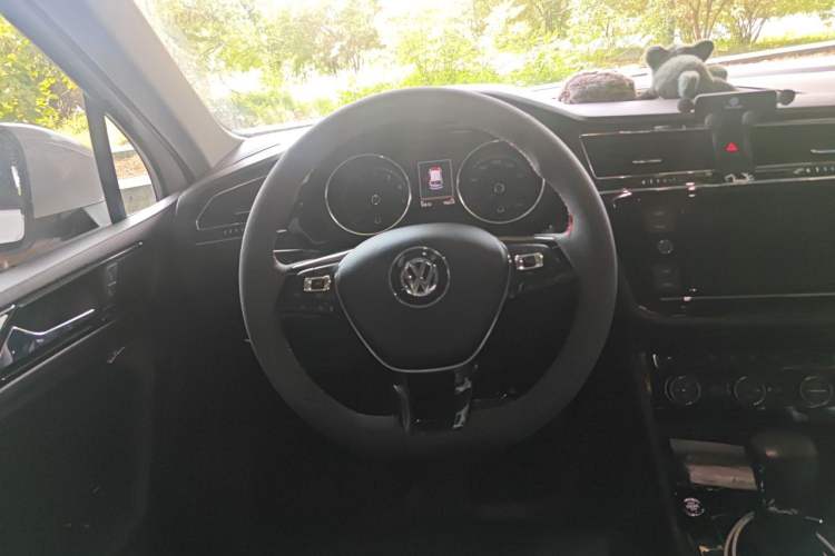 Used Volkswagen Tiguan L 2018 280TSI Automatic Two-Wheel Drive Comfort Edition Steering Wheel