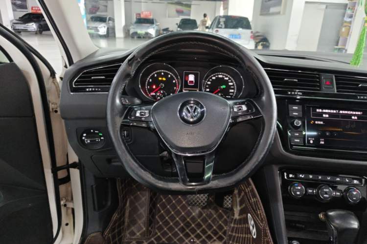 Used Volkswagen Tiguan L 2018 Facelift 330TSI Automatic Two-Wheel Drive Luxury Edition Steering Wheel