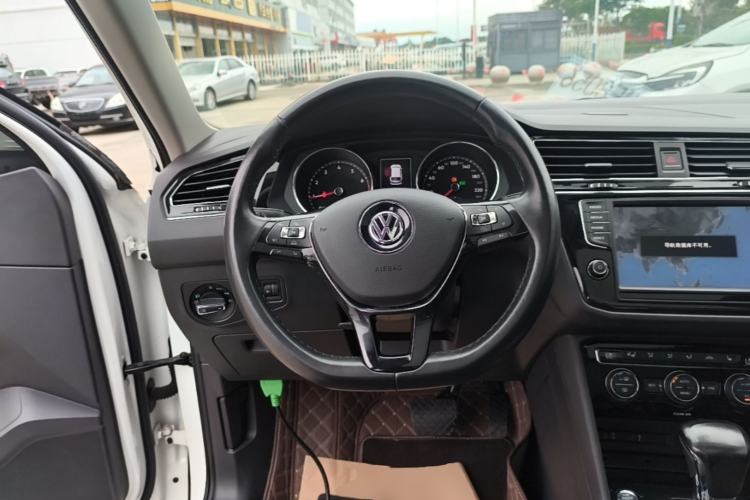 Used Volkswagen Tiguan L 2018 330TSI Automatic Two-Wheel Drive Luxury Edition Steering Wheel