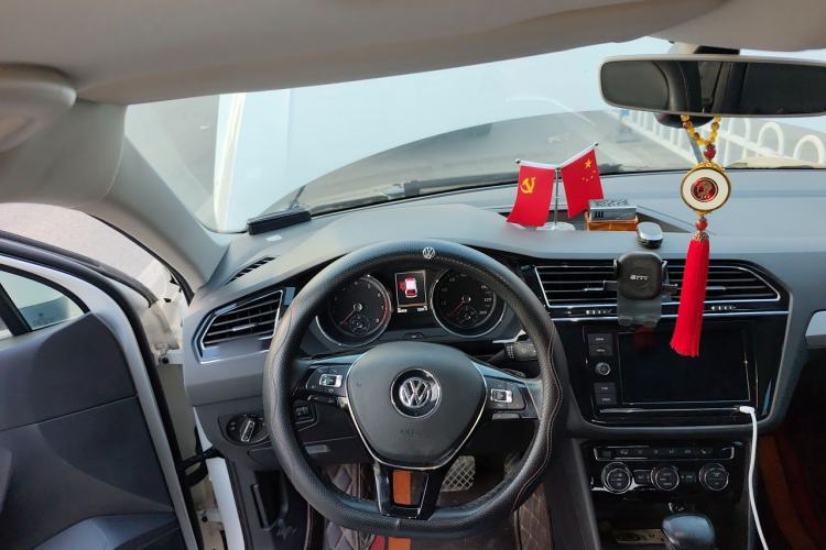 Used Volkswagen Tiguan L 2018 Facelift 330TSI Automatic Two-Wheel Drive Luxury Edition Steering Wheel