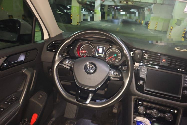 Used Volkswagen Tiguan L 2018 380TSI Automatic All-Wheel Drive Luxury Edition Steering Wheel