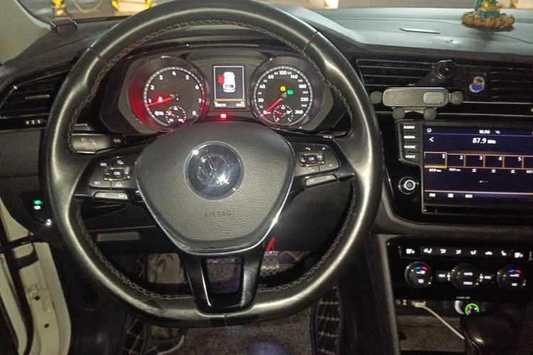 Used Volkswagen Tiguan L 2018 330TSI Automatic Two-Wheel Drive Luxury Edition Steering Wheel
