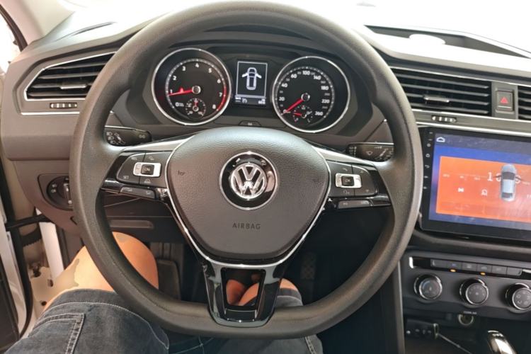 Used Volkswagen Tiguan L 2018 330TSI Automatic Two-Wheel Drive Luxury Edition Steering Wheel