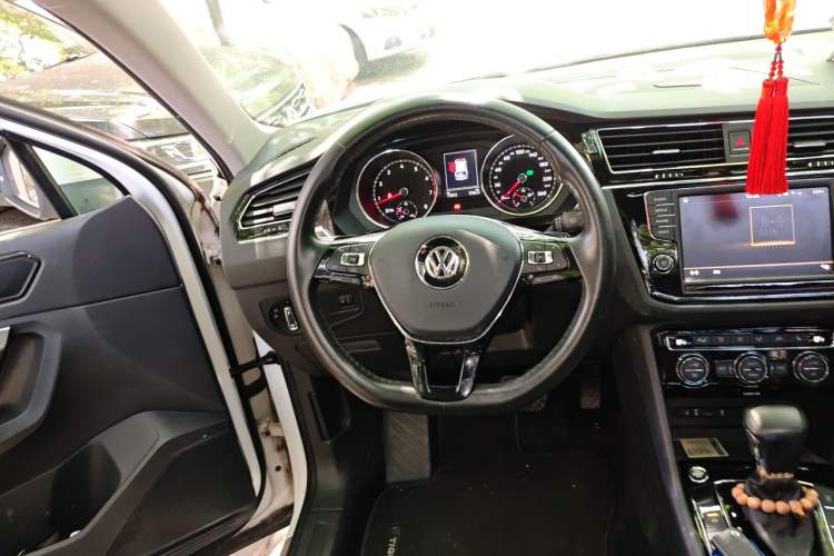 Used Volkswagen Tiguan L 2018 330TSI Automatic Two-Wheel Drive Luxury Edition Steering Wheel