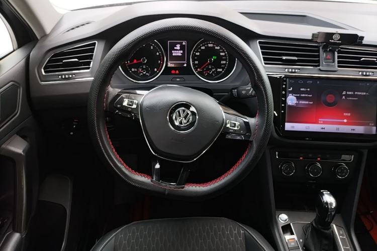 Used Volkswagen Tiguan L 2018 Revised Version 330TSI Automatic Two-Wheel Drive Trendy Edition Steering Wheel