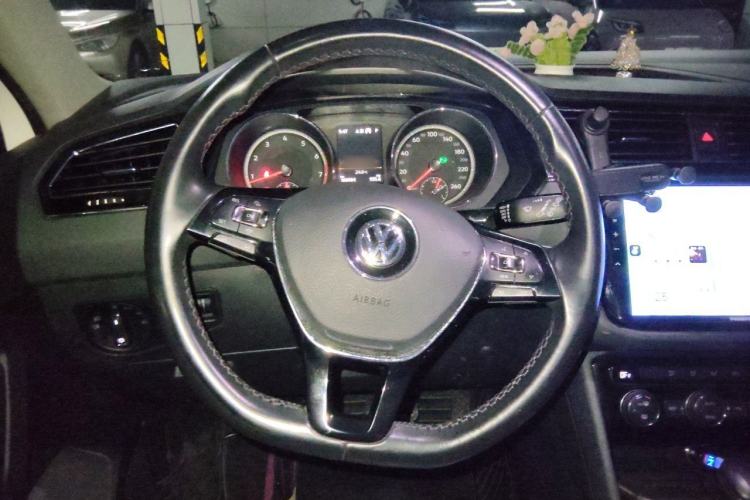 Used Volkswagen Tiguan L 2018 330TSI Automatic Two-Wheel Drive Comfort Edition Steering Wheel