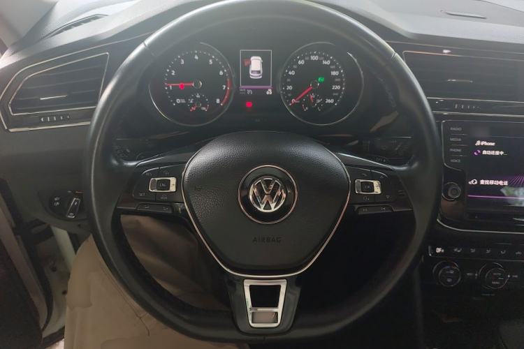 Used Volkswagen Tiguan L 2018 330TSI Automatic Two-Wheel Drive Luxury Edition Steering Wheel