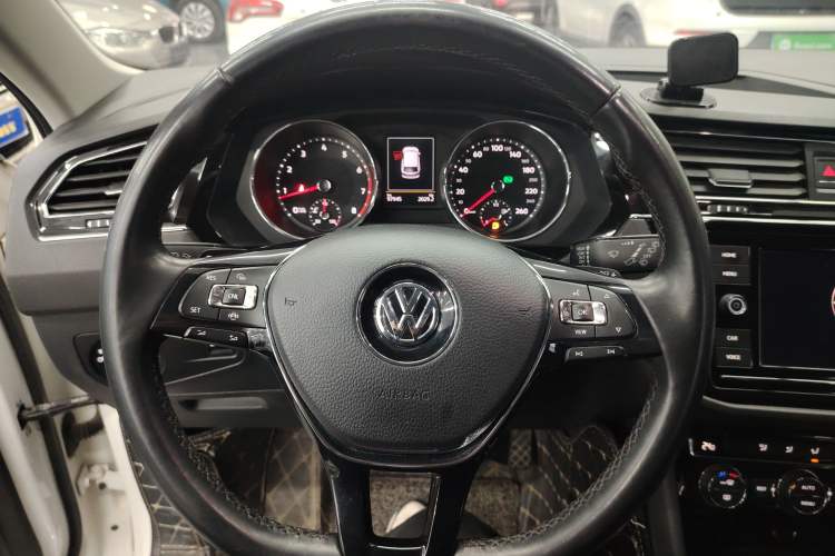 Used Volkswagen Tiguan L 2018 280TSI Automatic Two-Wheel Drive Comfort Edition Steering Wheel