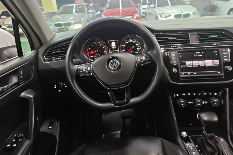 Used Volkswagen Tiguan L 2018 380TSI Automatic All-Wheel Drive Luxury Edition Steering Wheel