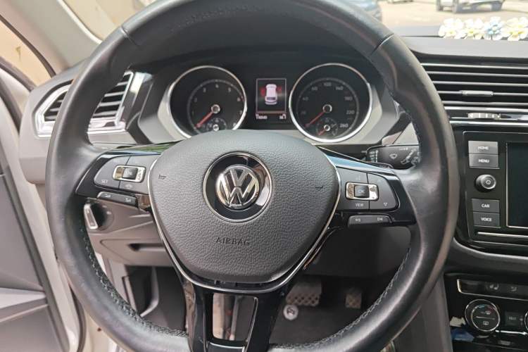 Used Volkswagen Tiguan L 2018 Facelift 330TSI Automatic Two-Wheel Drive Luxury Edition Steering Wheel