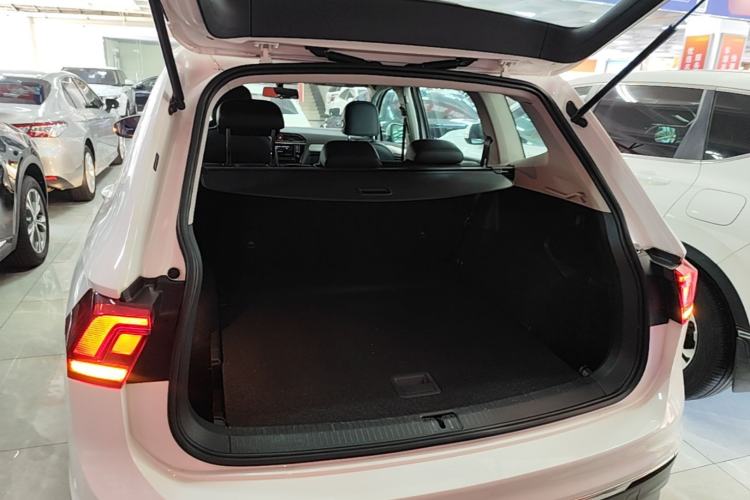 Used Volkswagen Tiguan L 2018 330TSI Automatic Two-Wheel Drive Comfort Edition Trunk