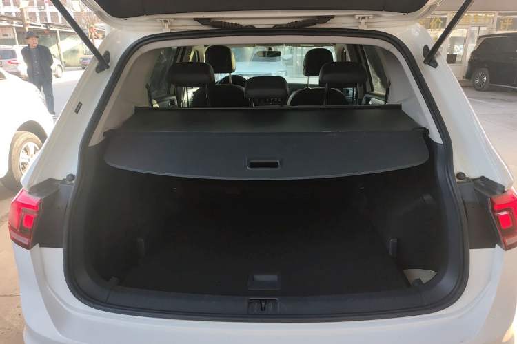 Used Volkswagen Tiguan L 2018 Facelift 330TSI Automatic Two-Wheel Drive Luxury Edition Trunk