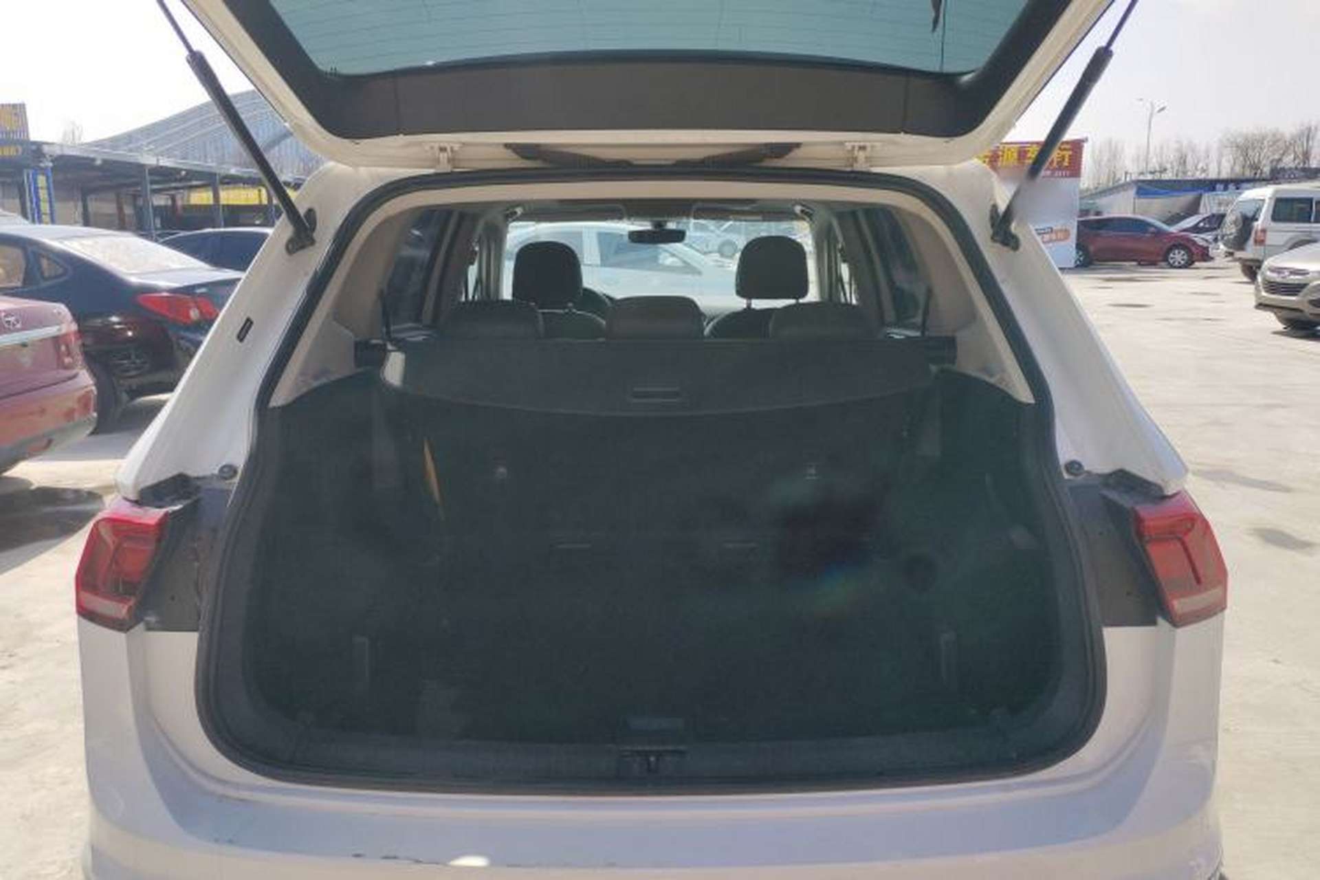 Used Volkswagen Tiguan L 2018 Facelift 330TSI Automatic Two-Wheel Drive Luxury Edition Trunk