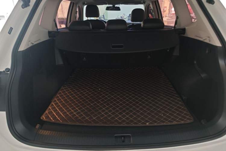 Used Volkswagen Tiguan L 2018 330TSI Automatic Two-Wheel Drive Luxury Edition Trunk