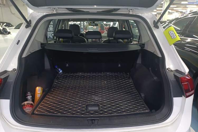 Used Volkswagen Tiguan L 2018 330TSI Automatic Two-Wheel Drive Luxury Edition Trunk