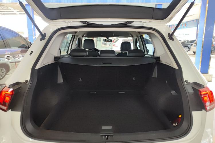 Used Volkswagen Tiguan L 2018 330TSI Automatic Two-Wheel Drive Luxury Edition Trunk