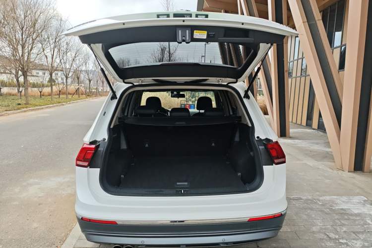 Used Volkswagen Tiguan L 2018 330TSI Automatic Two-Wheel Drive Comfort Edition Trunk