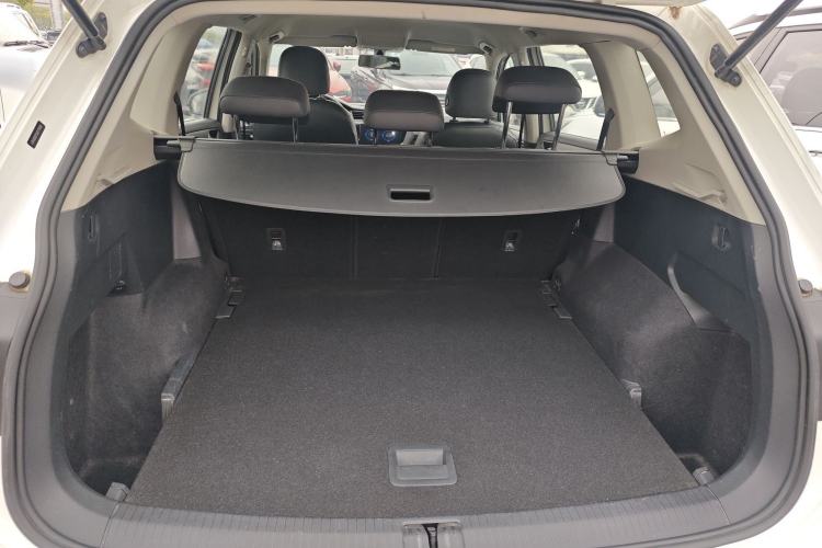 Used Volkswagen Tiguan L 2018 Revised Version 330TSI Automatic Two-Wheel Drive Trendy Edition Trunk