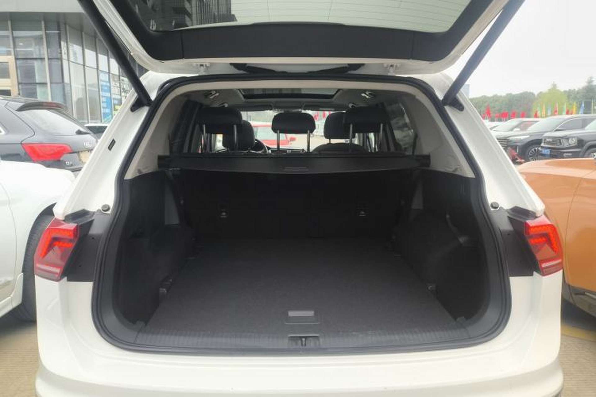Used Volkswagen Tiguan L 2018 Revised 330TSI Automatic Two-Wheel Drive Flagship Edition Trunk