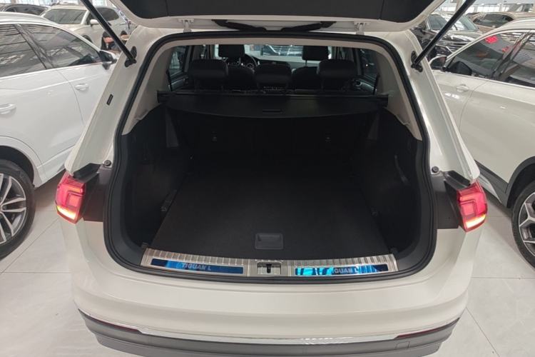 Used Volkswagen Tiguan L 2018 330TSI Automatic Two-Wheel Drive Luxury Edition Trunk