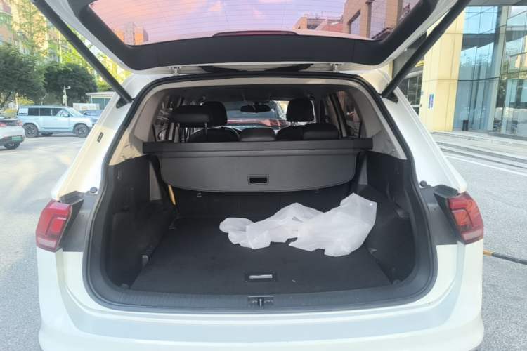 Used Volkswagen Tiguan L 2018 Revised Version 330TSI Automatic Two-Wheel Drive Comfort Edition Trunk
