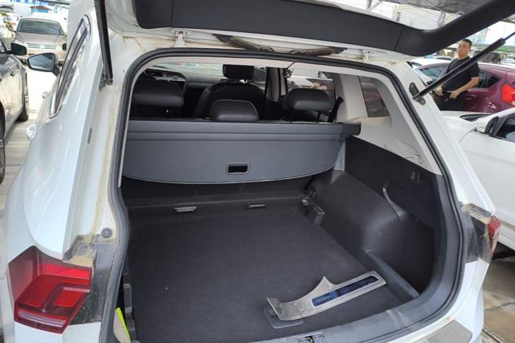 Used Volkswagen Tiguan L 2018 330TSI Automatic Two-Wheel Drive Luxury Edition Trunk