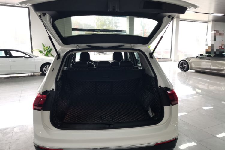 Used Volkswagen Tiguan L 2018 330TSI Automatic Two-Wheel Drive Luxury Edition Trunk