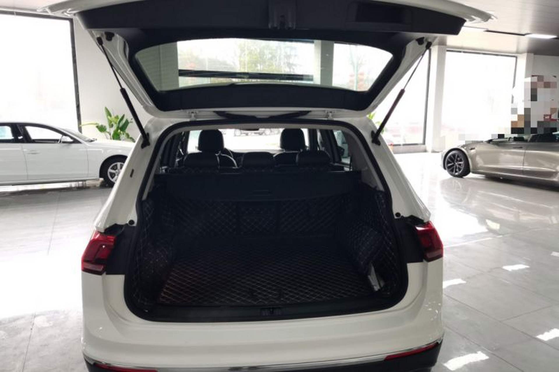 Used Volkswagen Tiguan L 2018 330TSI Automatic Two-Wheel Drive Luxury Edition Trunk