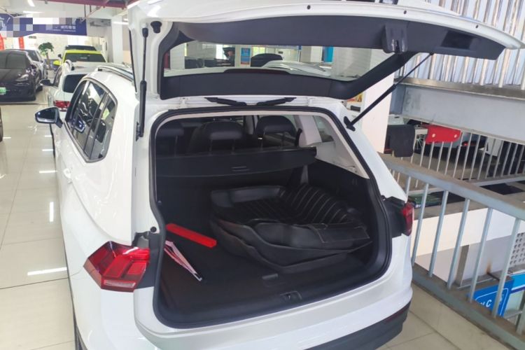 Used Volkswagen Tiguan L 2018 330TSI Automatic Two-Wheel Drive Luxury Edition Trunk
