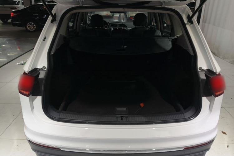 Used Volkswagen Tiguan L 2018 280TSI Automatic Two-Wheel Drive Comfort Edition Trunk
