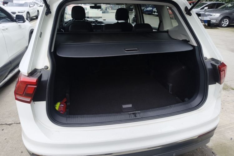 Used Volkswagen Tiguan L 2018 Facelift 330TSI Automatic Two-Wheel Drive Luxury Edition Trunk