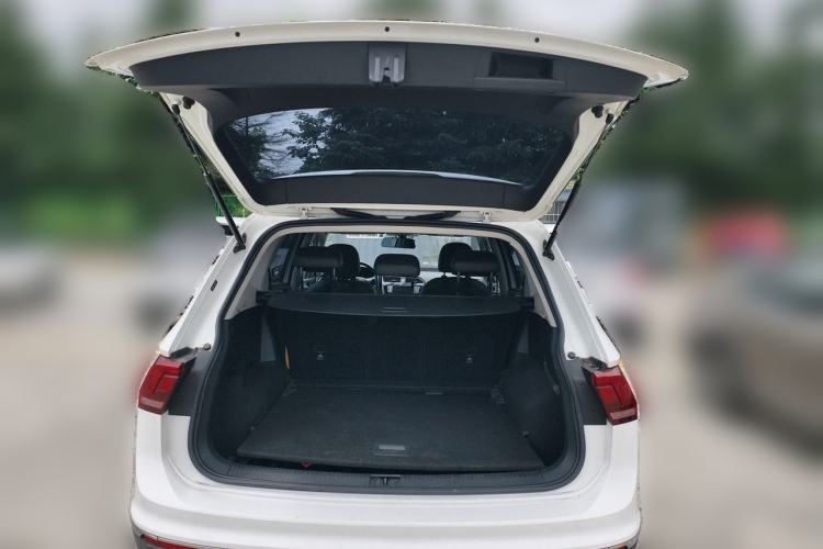 Used Volkswagen Tiguan L 2018 330TSI Automatic Two-Wheel Drive Luxury Edition Trunk