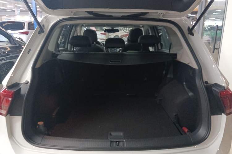 Used Volkswagen Tiguan L 2018 330TSI Automatic Two-Wheel Drive Luxury Edition Trunk