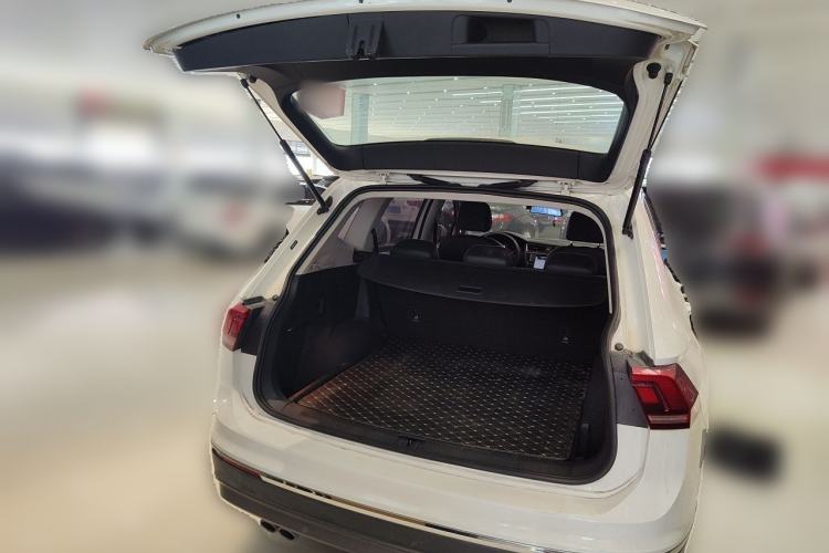 Used Volkswagen Tiguan L 2018 330TSI Automatic Two-Wheel Drive Luxury Edition Trunk