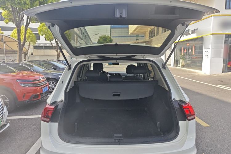 Used Volkswagen Tiguan L 2018 330TSI Automatic Two-Wheel Drive Luxury Edition Trunk