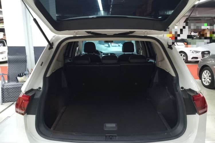 Used Volkswagen Tiguan L 2018 330TSI Automatic Two-Wheel Drive Luxury Edition Trunk