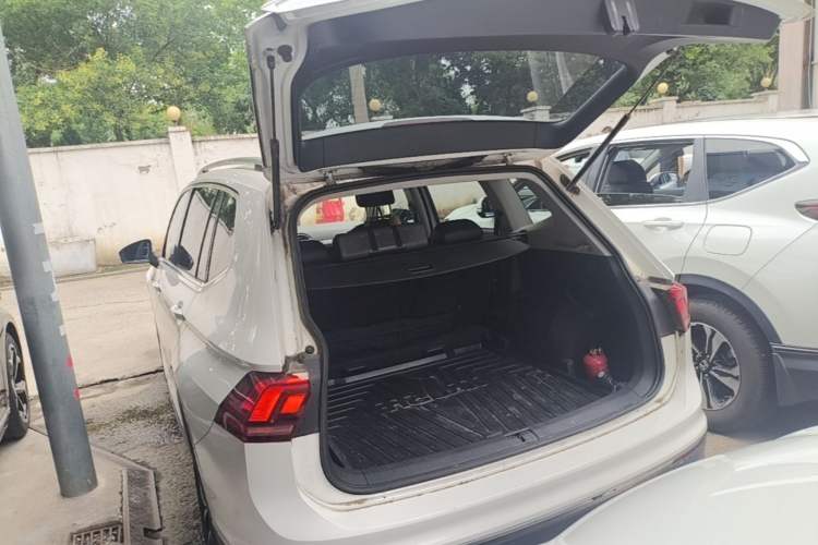 Used Volkswagen Tiguan L 2018 330TSI Automatic Two-Wheel Drive Comfort Edition Trunk
