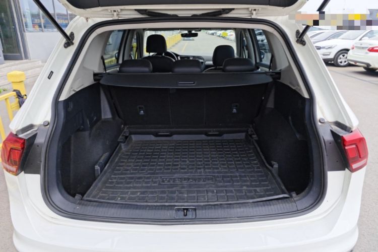 Used Volkswagen Tiguan L 2018 330TSI Automatic Two-Wheel Drive Luxury Edition Trunk