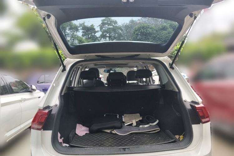Used Volkswagen Tiguan L 2018 330TSI Automatic Two-Wheel Drive Luxury Edition Trunk