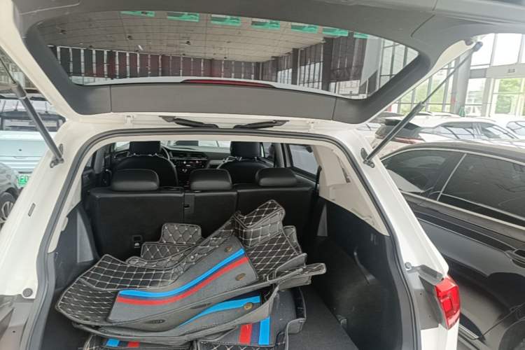 Used Volkswagen Tiguan L 2018 Revised Version 330TSI Automatic Two-Wheel Drive Comfort Edition Trunk