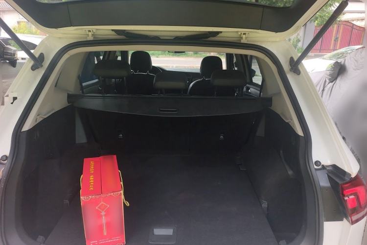 Used Volkswagen Tiguan L 2018 330TSI Automatic Two-Wheel Drive Luxury Edition Trunk