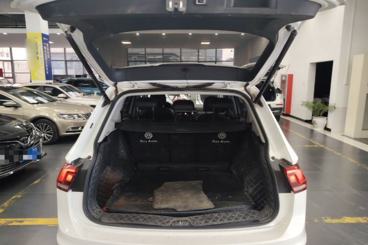 Used Volkswagen Tiguan L 2018 280TSI Automatic Two-Wheel Drive Comfort Edition Trunk