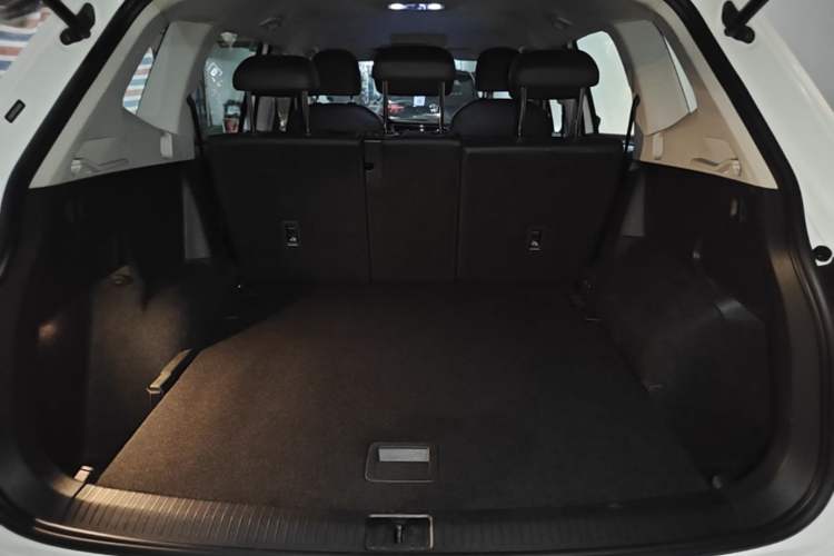 Used Volkswagen Tiguan L 2018 330TSI Automatic Two-Wheel Drive Luxury Edition Trunk