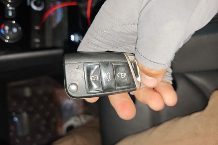 Used Volkswagen Tiguan L 2018 380TSI Automatic All-Wheel Drive Luxury Edition Vehicle Key