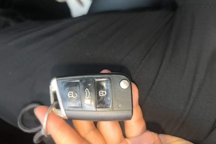 Used Volkswagen Tiguan L 2018 Revised Version 330TSI Automatic Two-Wheel Drive Comfort Edition Vehicle Key